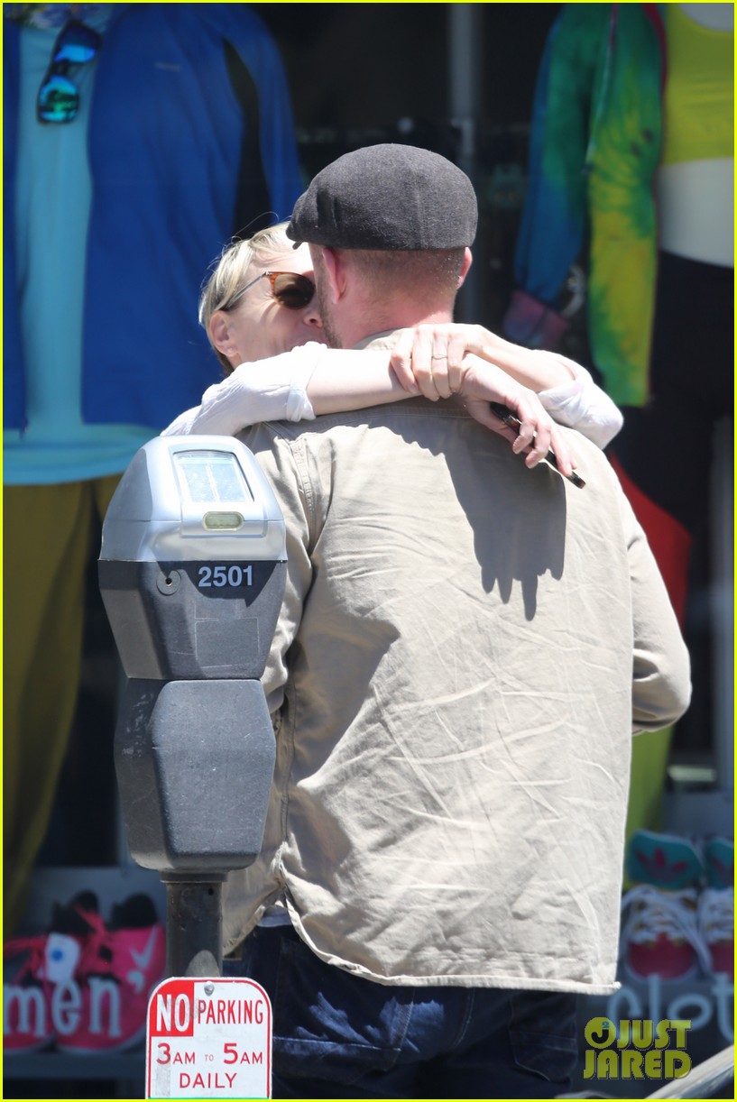 Photo: robin wright ben foster pda in santa monica 03 | Photo 3359962