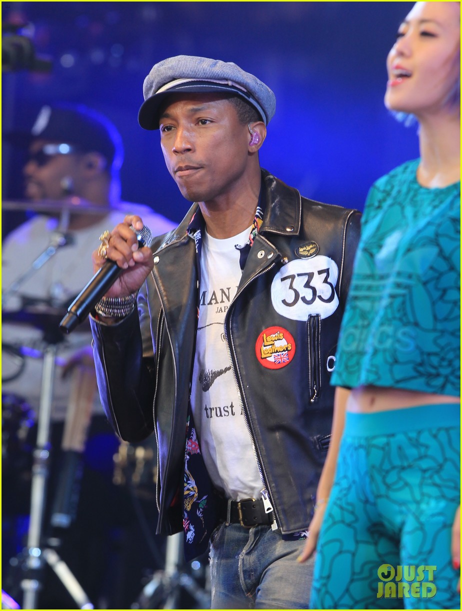 Adele Lets Pharrell Williams Read Her Personal Diary For New Album