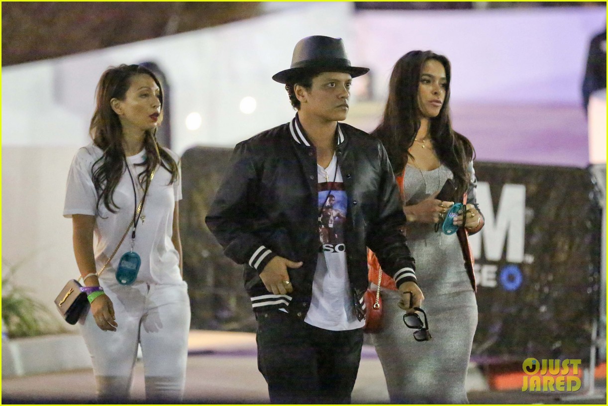 Photo: bruno mars wedding song mickey sweater u2 concert 06 | Photo