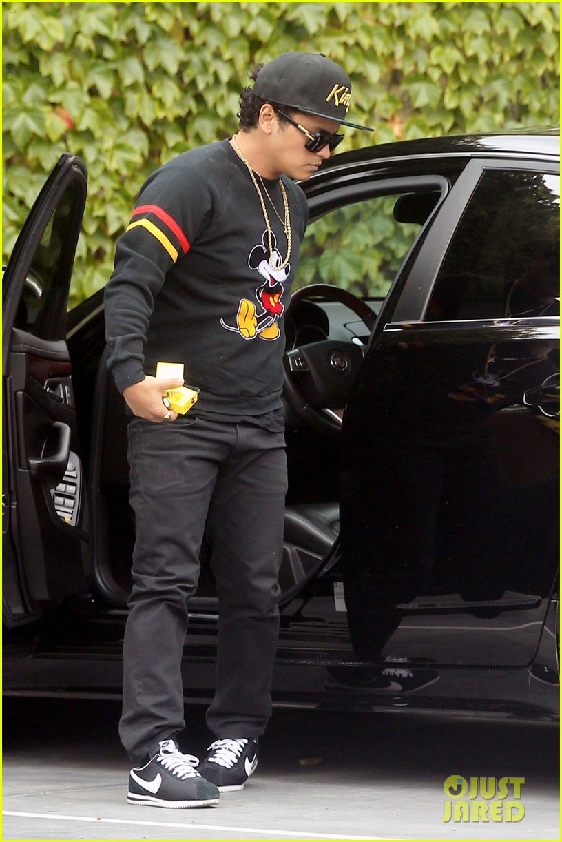 Bruno Mars' 'Marry Me' Holds 2 Spot on Spotify's Global Wedding Playlist Photo 3386981 Bruno