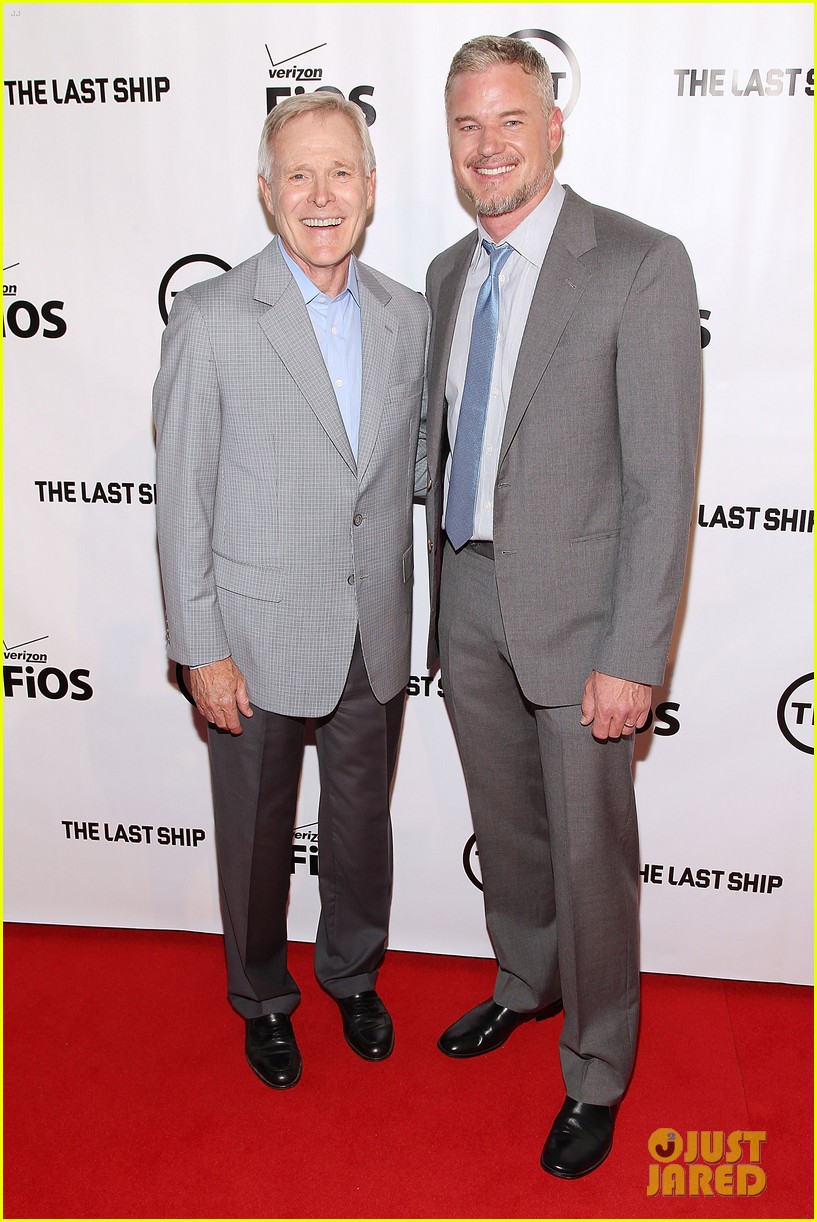 Eric Dane Accepts Navy Medals Earned By His Late Father Photo 3393364