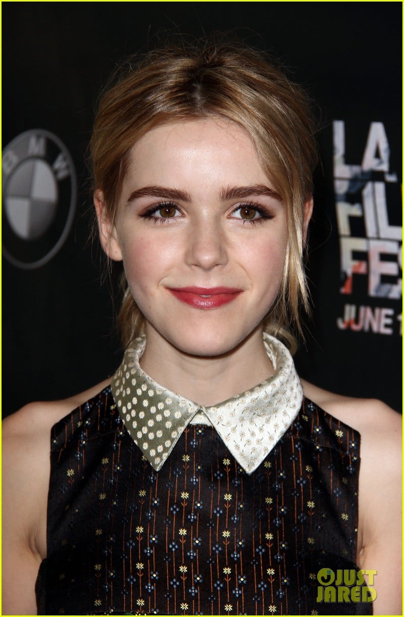 Photo kiernan shipka fan girl la film festival premiere 15 Photo