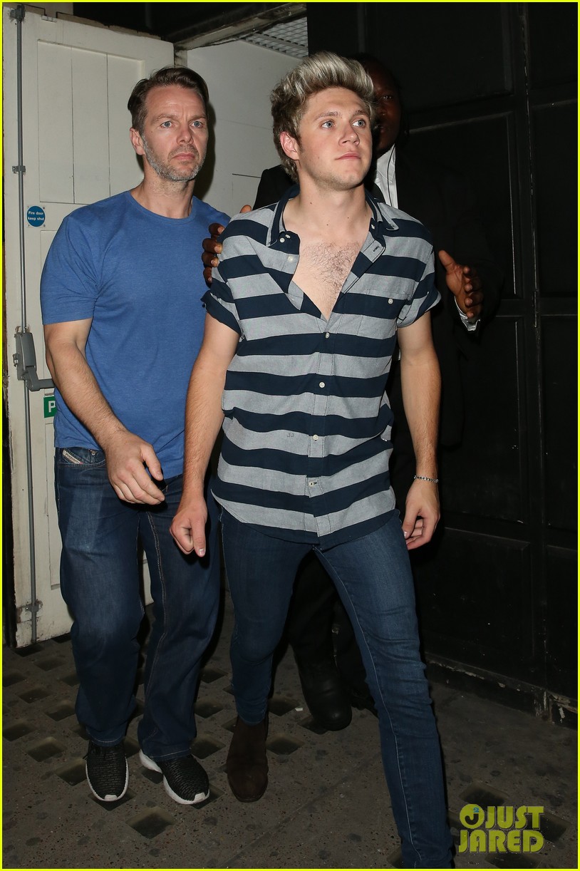 One Direction's Louis Tomlinson Smells Like Fast Food Photo 3401919