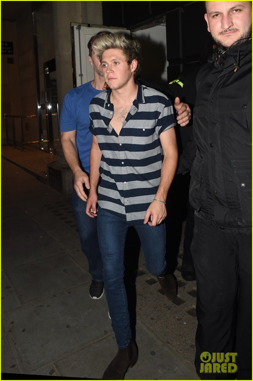 One Direction's Louis Tomlinson Smells Like Fast Food Photo 3401937