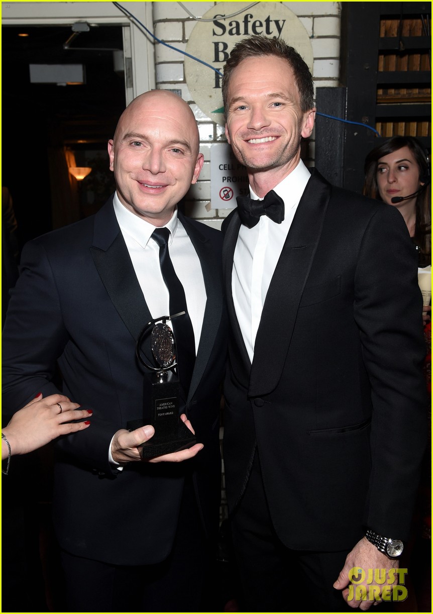 Neil Patrick Harris Parodies His Oscars Joke at Tony Awards 2015 (Video