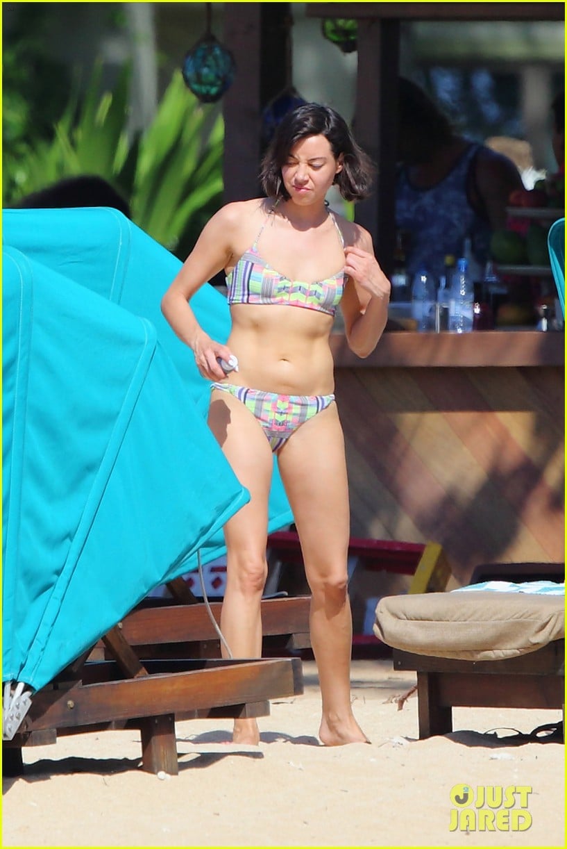 geleider Groot milieu Aubrey Plaza Shows Off Bangin' Bikini Body in Hawaii: Photo 3386769 | Aubrey  Plaza, Bikini Photos | Just Jared: Entertainment News