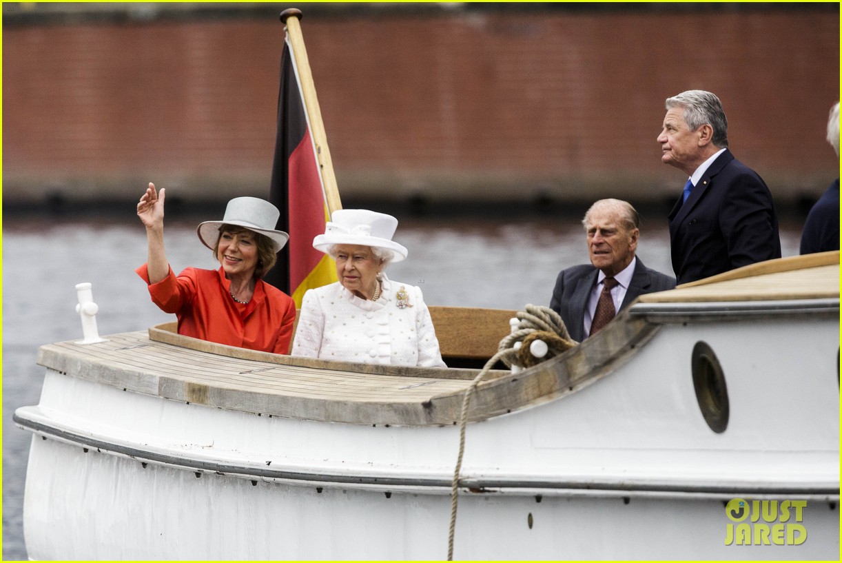 Queen Elizabeth May Be Displaced From Buckingham Palace During