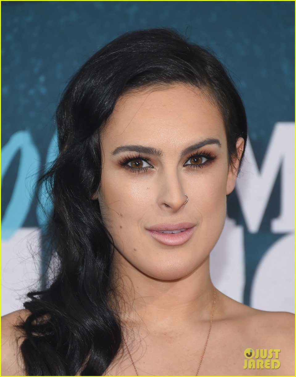 Rumer Willis Looks White Hot at CMT Music Awards 2015 Red Carpet Photo