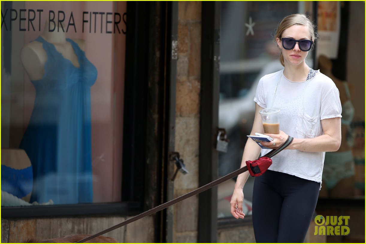 Photo: amanda seyfried walks finn hollywood mean girls comparison 27