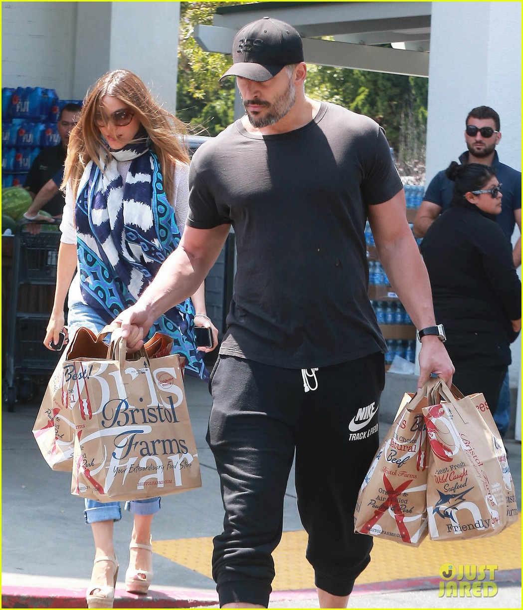 Sofia Vergara & Joe Manganiello Spend Their Sunday Shopping Together
