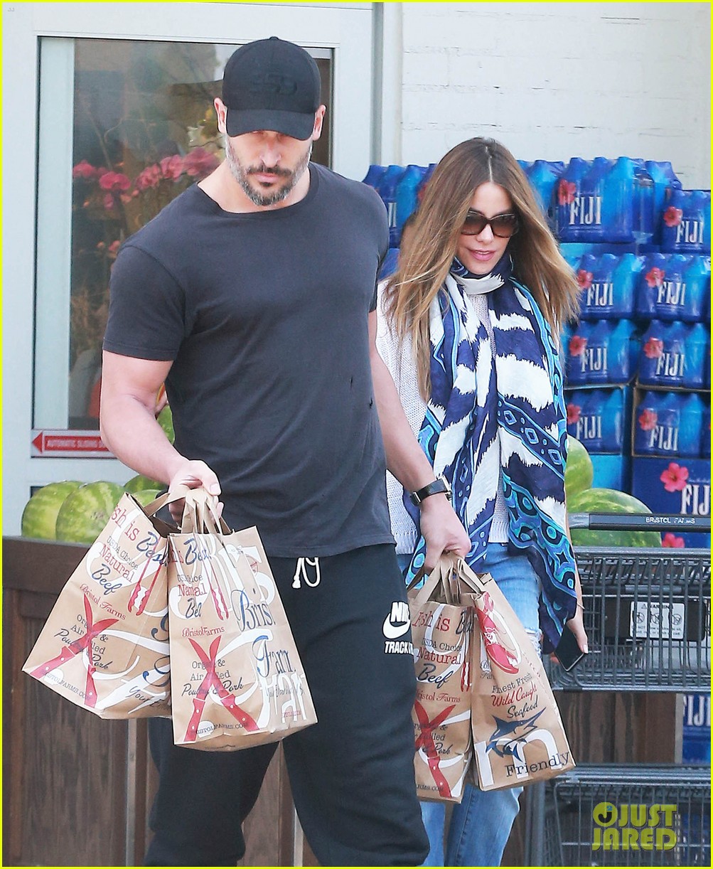 Sofia Vergara & Joe Manganiello Spend Their Sunday Shopping Together