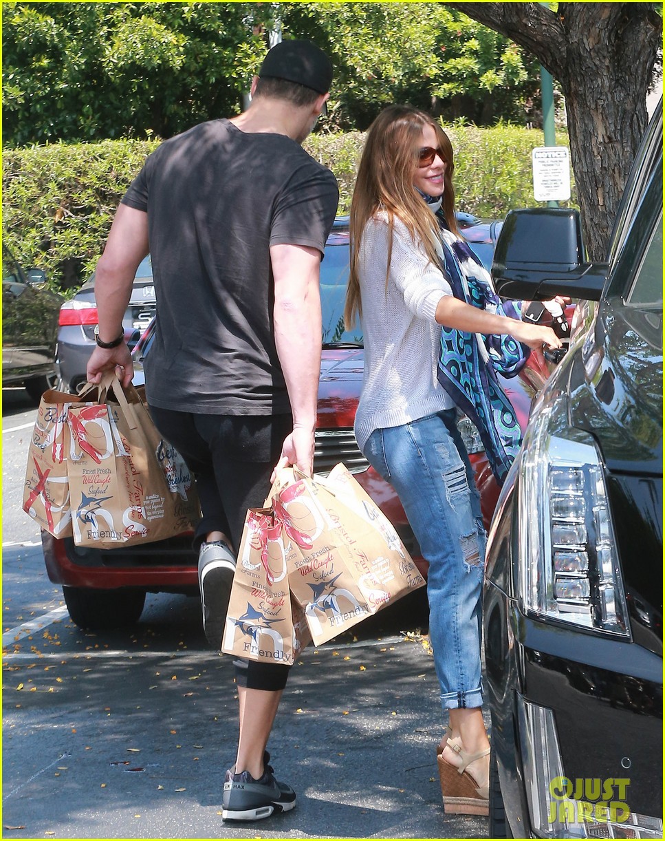 Sofia Vergara & Joe Manganiello Spend Their Sunday Shopping Together