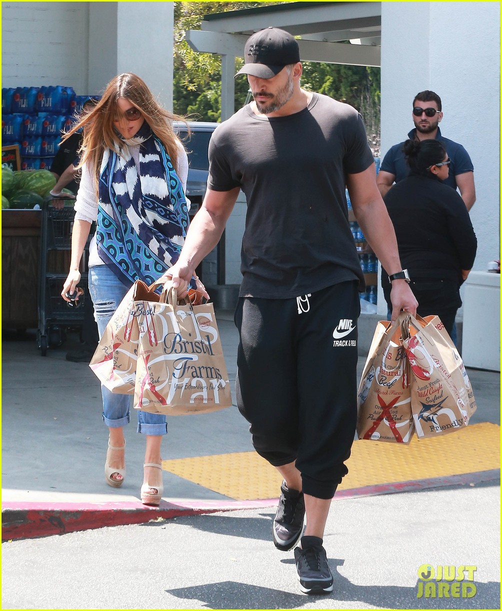 Sofia Vergara & Joe Manganiello Spend Their Sunday Shopping Together