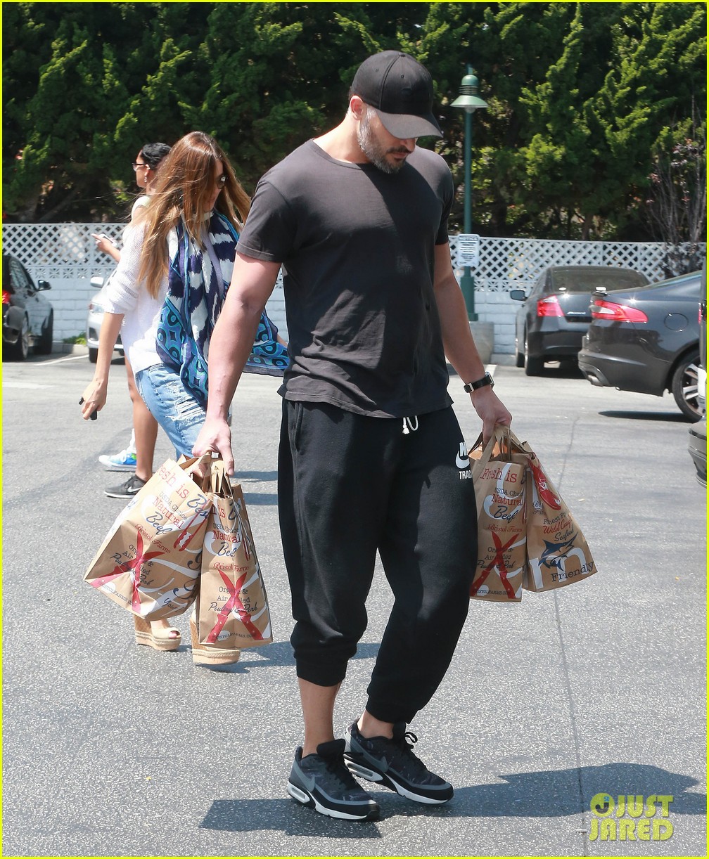 Photo: joe manganiello sofia vergara grocery shopping 17 | Photo