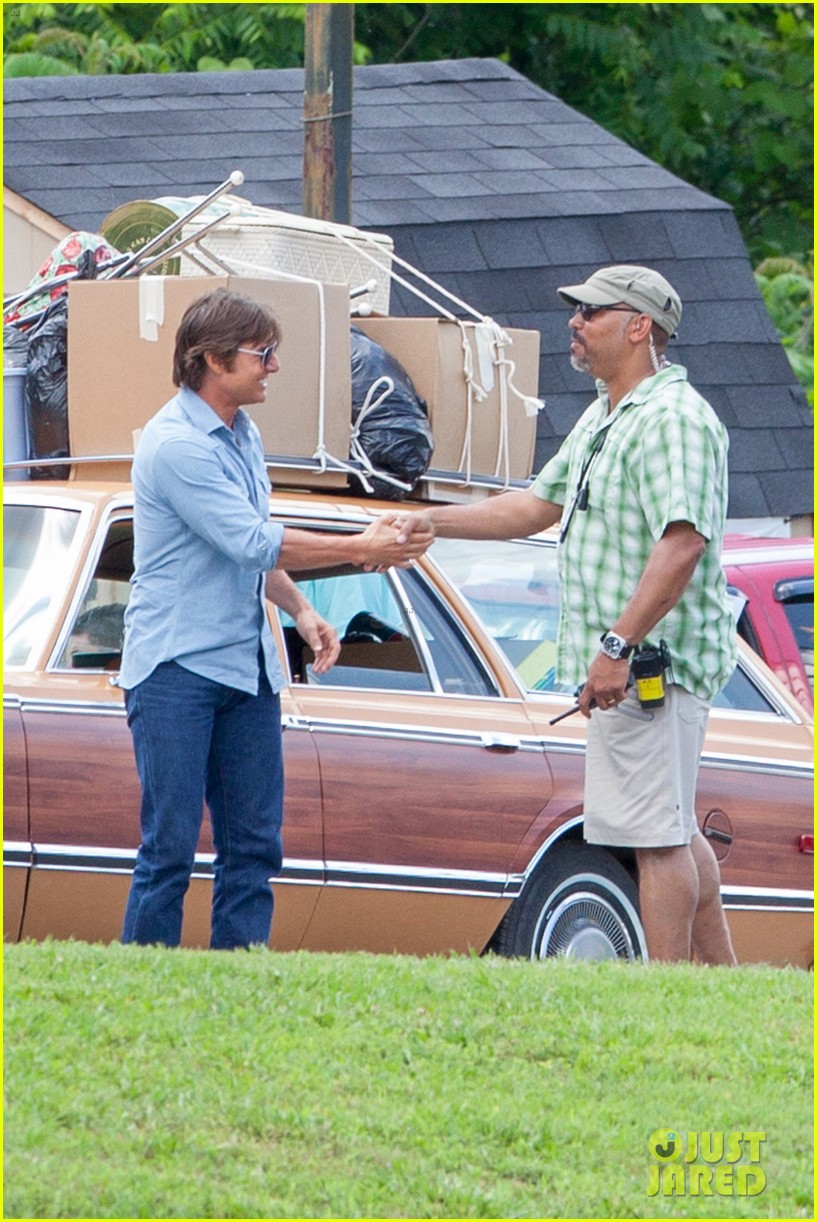 Tom Cruise Teams Up With Jayma Mays for 'Mena' Filming Photo 3388102