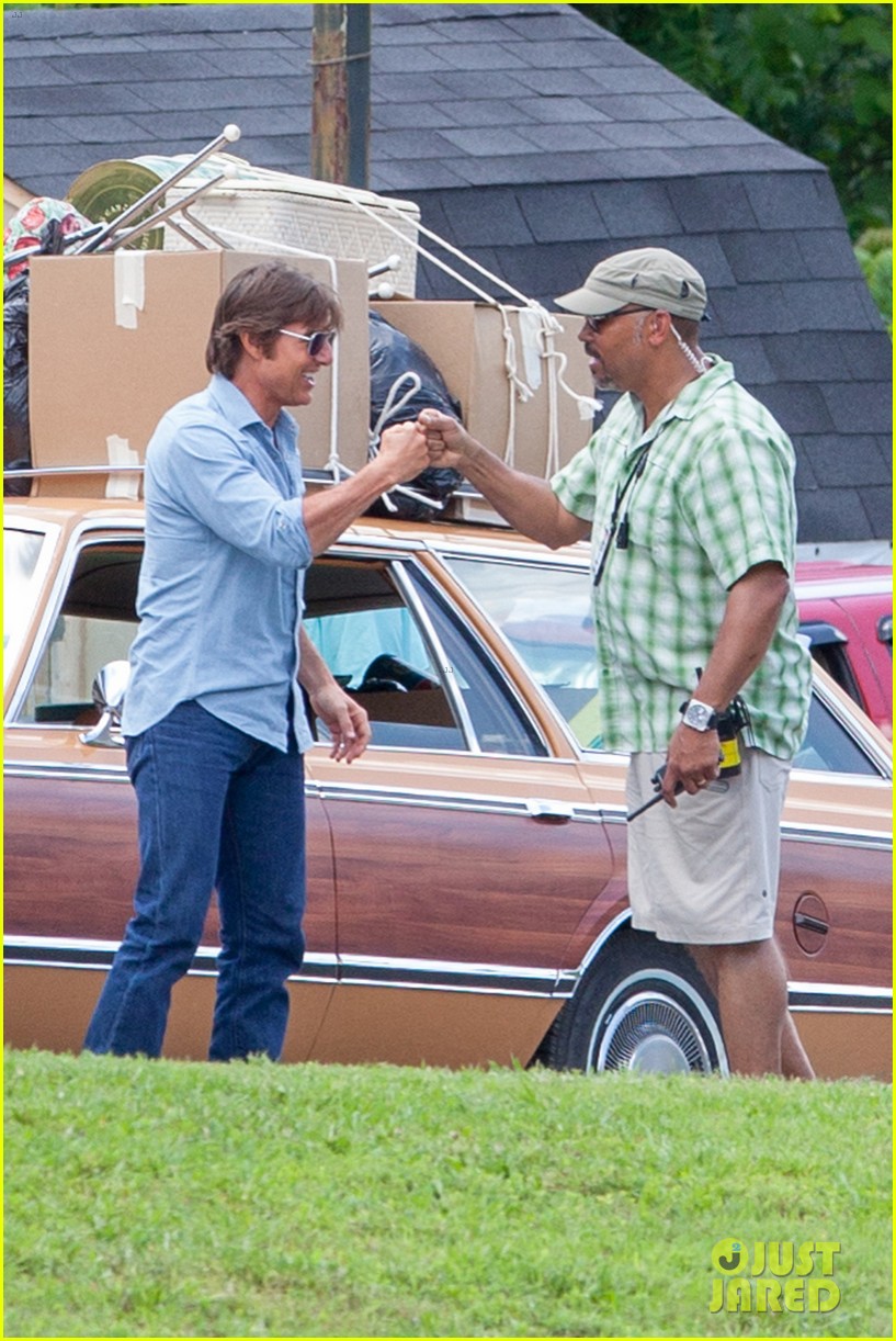 Tom Cruise Teams Up With Jayma Mays for 'Mena' Filming Photo 3388107