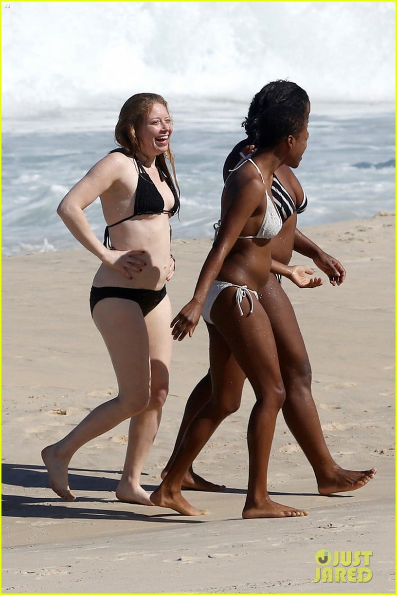 Uzo Aduba & Natasha Lyonne Flaunt Bikini Bodies Before 'OITNB&apos...