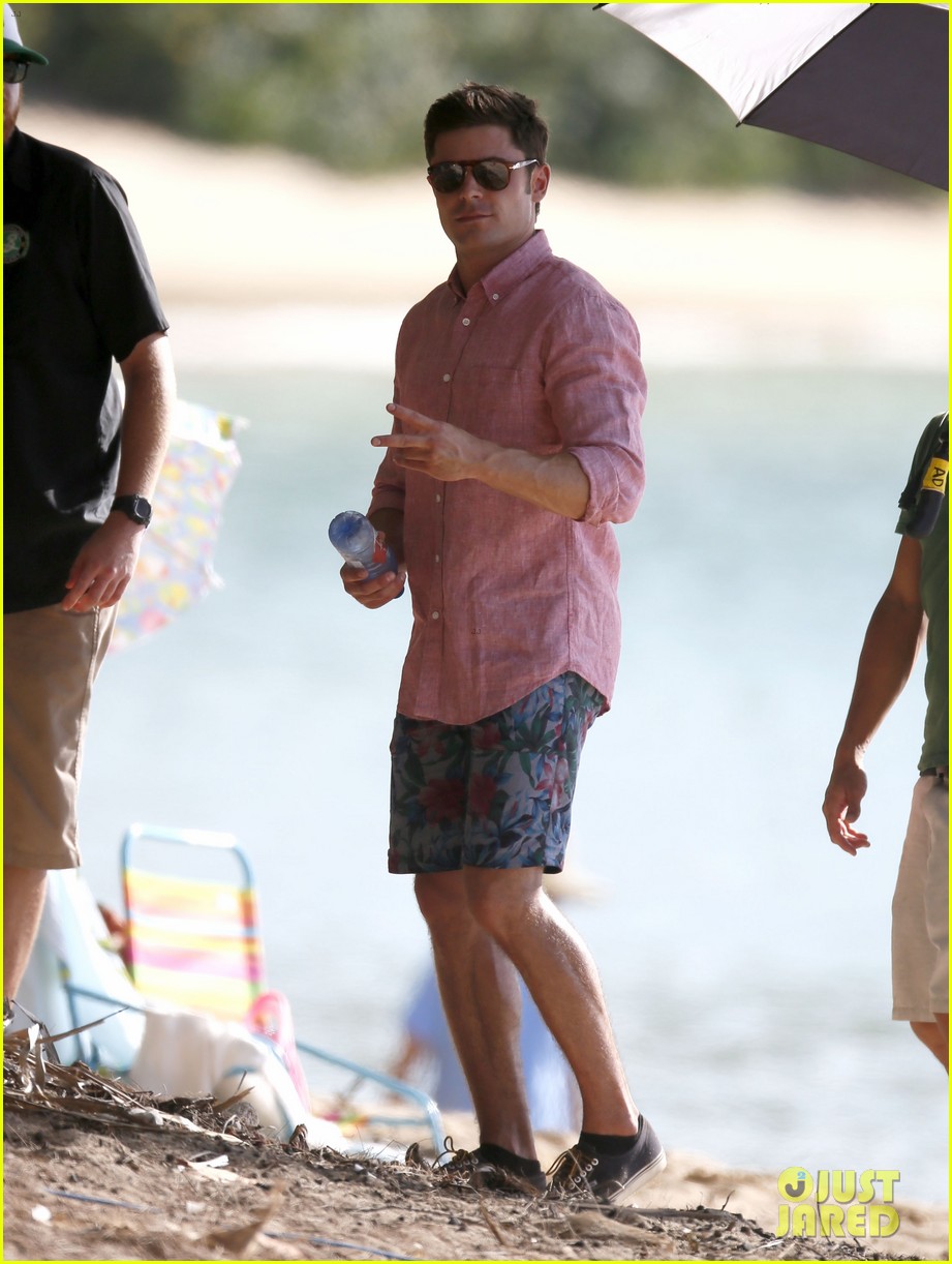 Zac Efron Adam Devine Film Beach Argument In Hawaii Photo 3393058 Adam Devine Zac Efron Pictures Just Jared