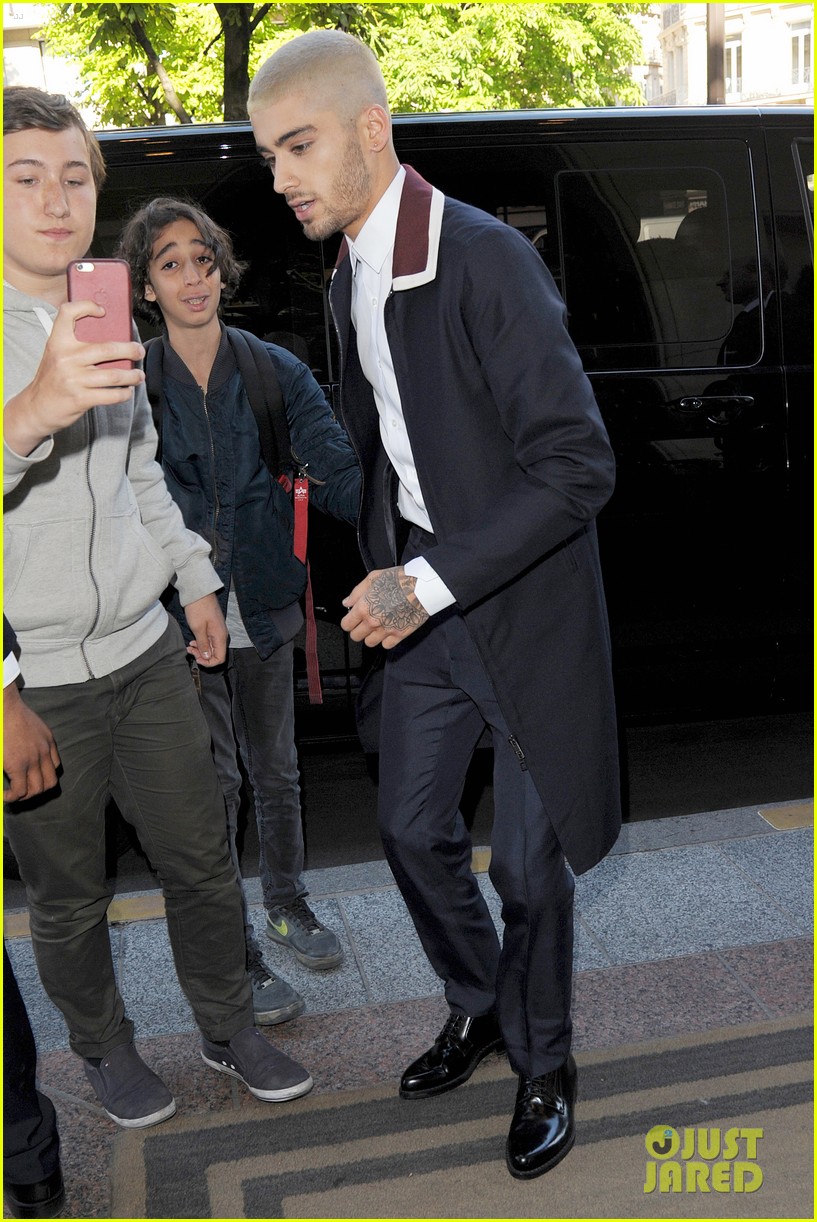 Zayn Malik & Joe Jonas Hit Up Valentino Show At Paris Fashion Week Photo 3401123 Joe Jonas