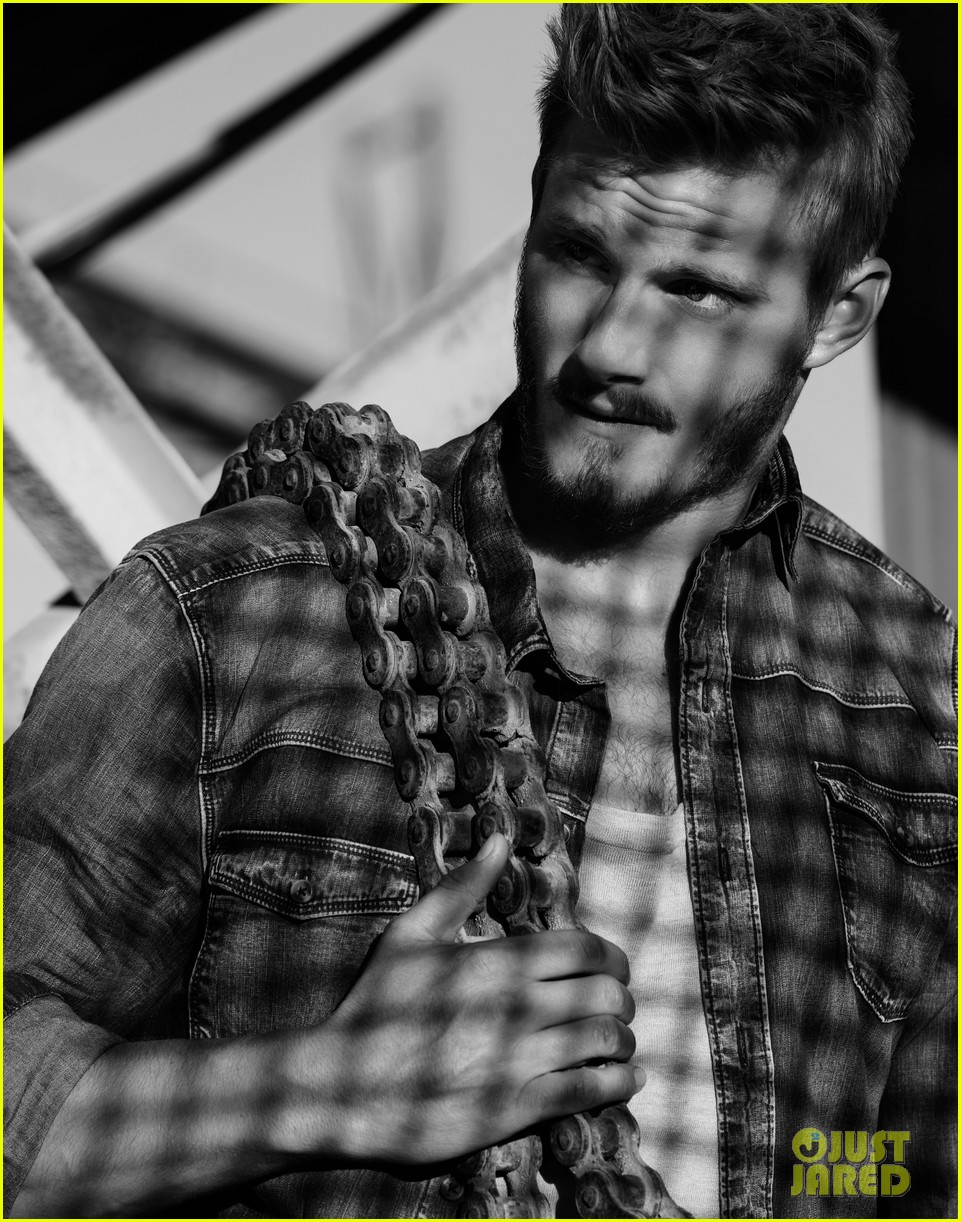 Alexander Ludwig Strips Down to His Underwear for ‘Flaunt’: Photo