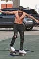 justin bieber shirtless skateboarding 02