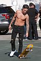justin bieber shirtless skateboarding 03