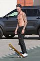 justin bieber shirtless skateboarding 17