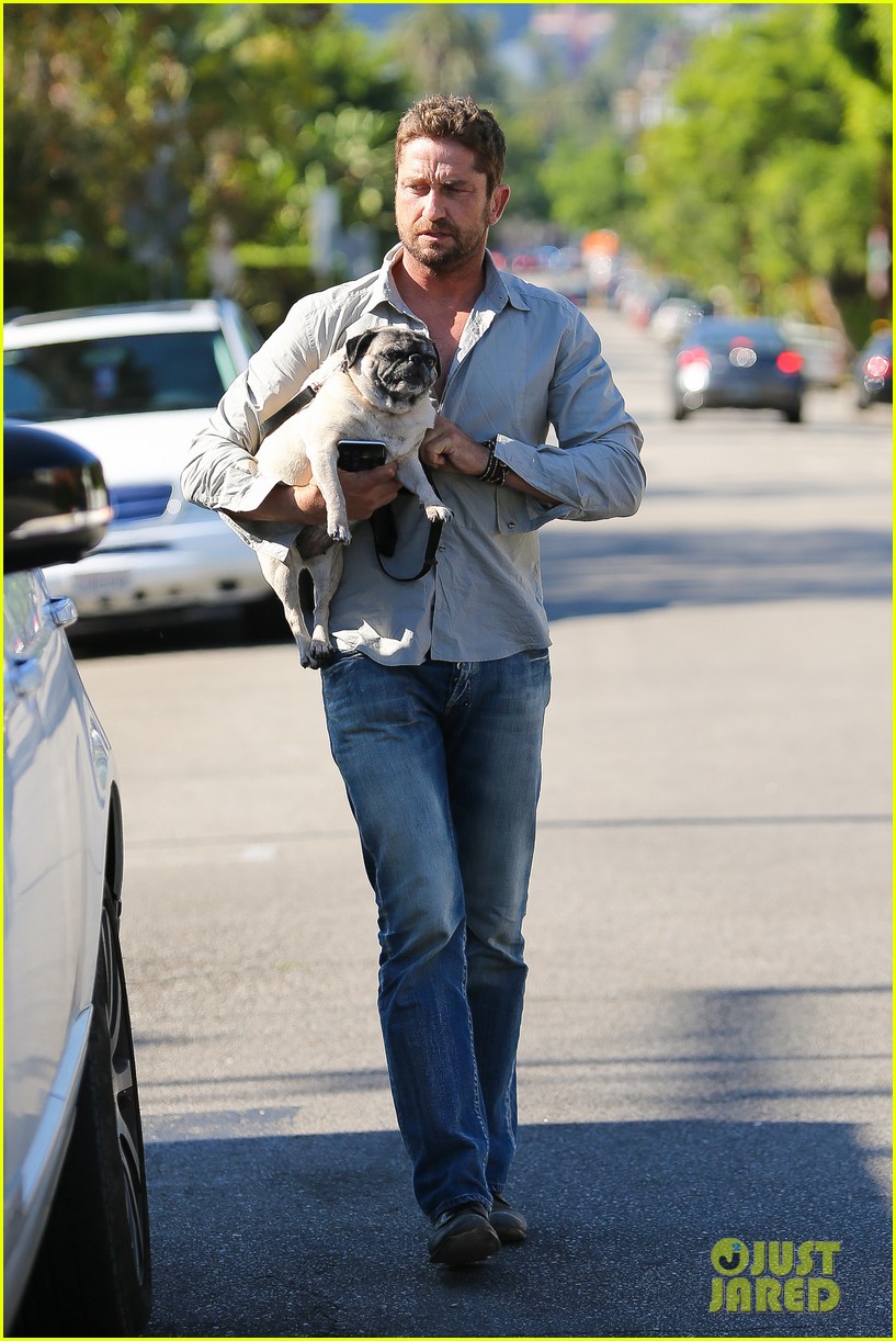 Gerard Butler Takes His Cute Dog Lolita For a Walk Photo 3423118