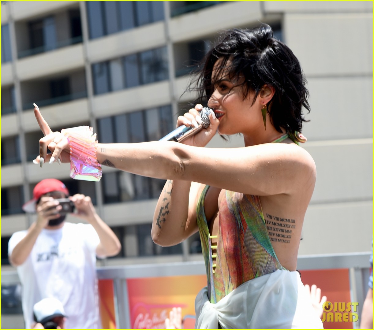 Demi Lovato Takes A Nasty Fall At Her Cool For The Summer Party Video Photo Demi Lovato Video Pictures Just Jared Demi Lovato Takes A Nasty Fall At Her Cool For The Summer Party Video Photo Demi Lovato Video Pictures Just Jared