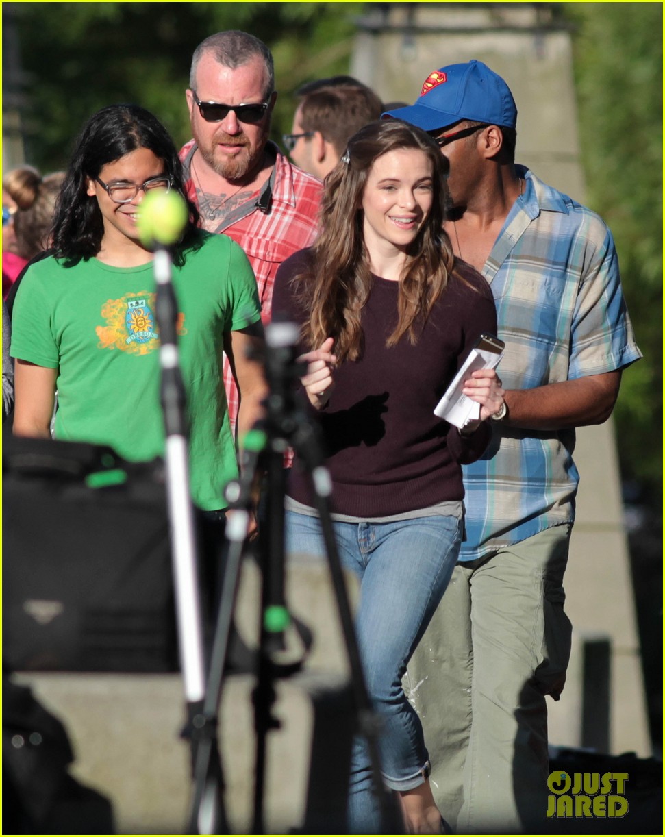grant-gustin-really-wants-the-mirror-master-to-come-to-the-flash-photo-3416711-candice-patton-carlos-valdes-danielle-panabaker-grant-gustin-jesse-l-martin-victor-garber-pictures-just-jared
