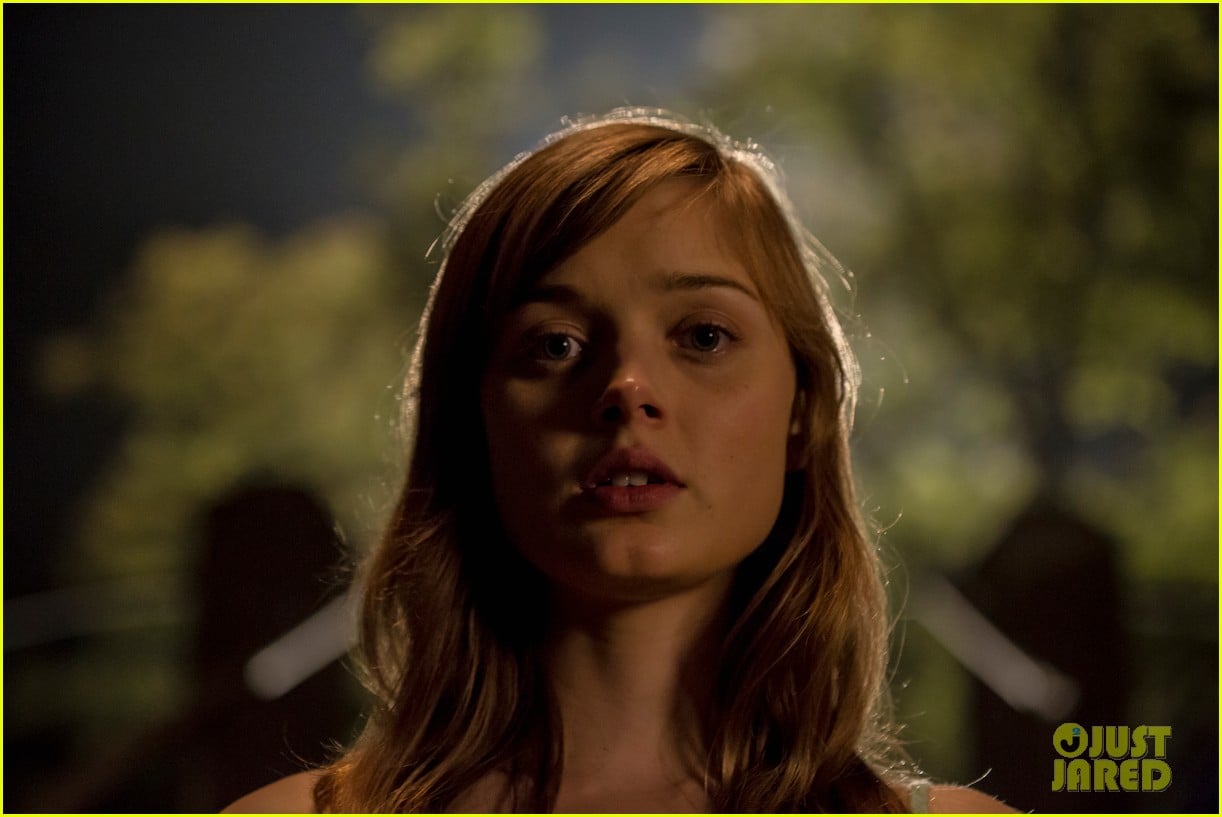 Bella Heathcote Gets Spooked in 'Curse of Downers Grove' Trailer Photo 3423089 Kevin Zegers