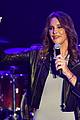 caitlyn jenner makes surprise appearance on stage at boy george concert 04