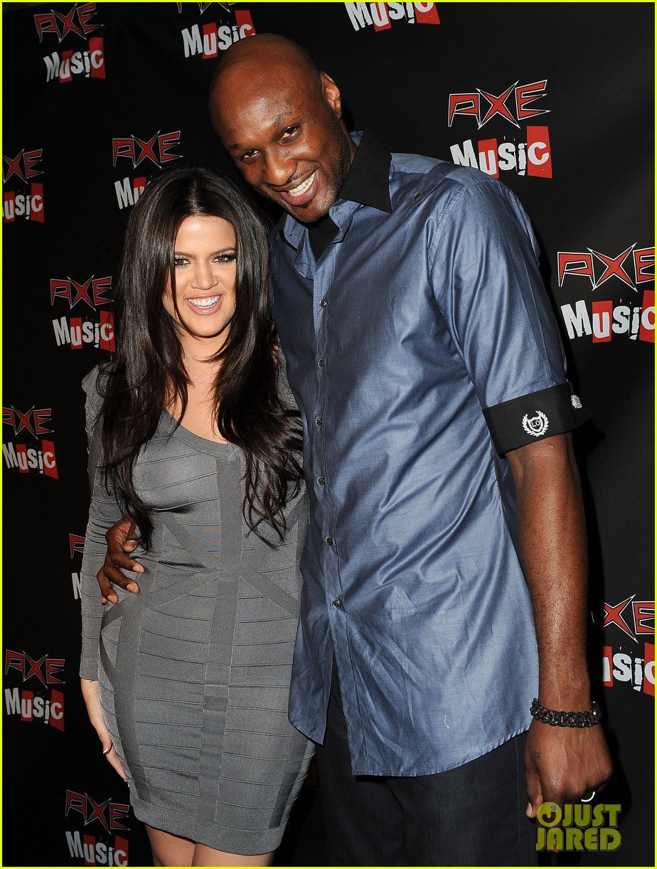 Khloe Kardashian & Lamar Odom Finally Sign Divorce Papers Photo(02)