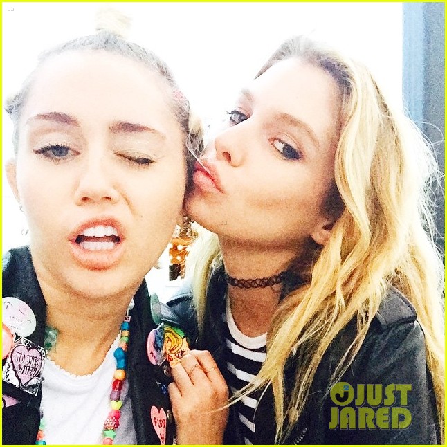 Miley Cyrus Spotted Making Out with Victoria's Secret Model Stella(01)