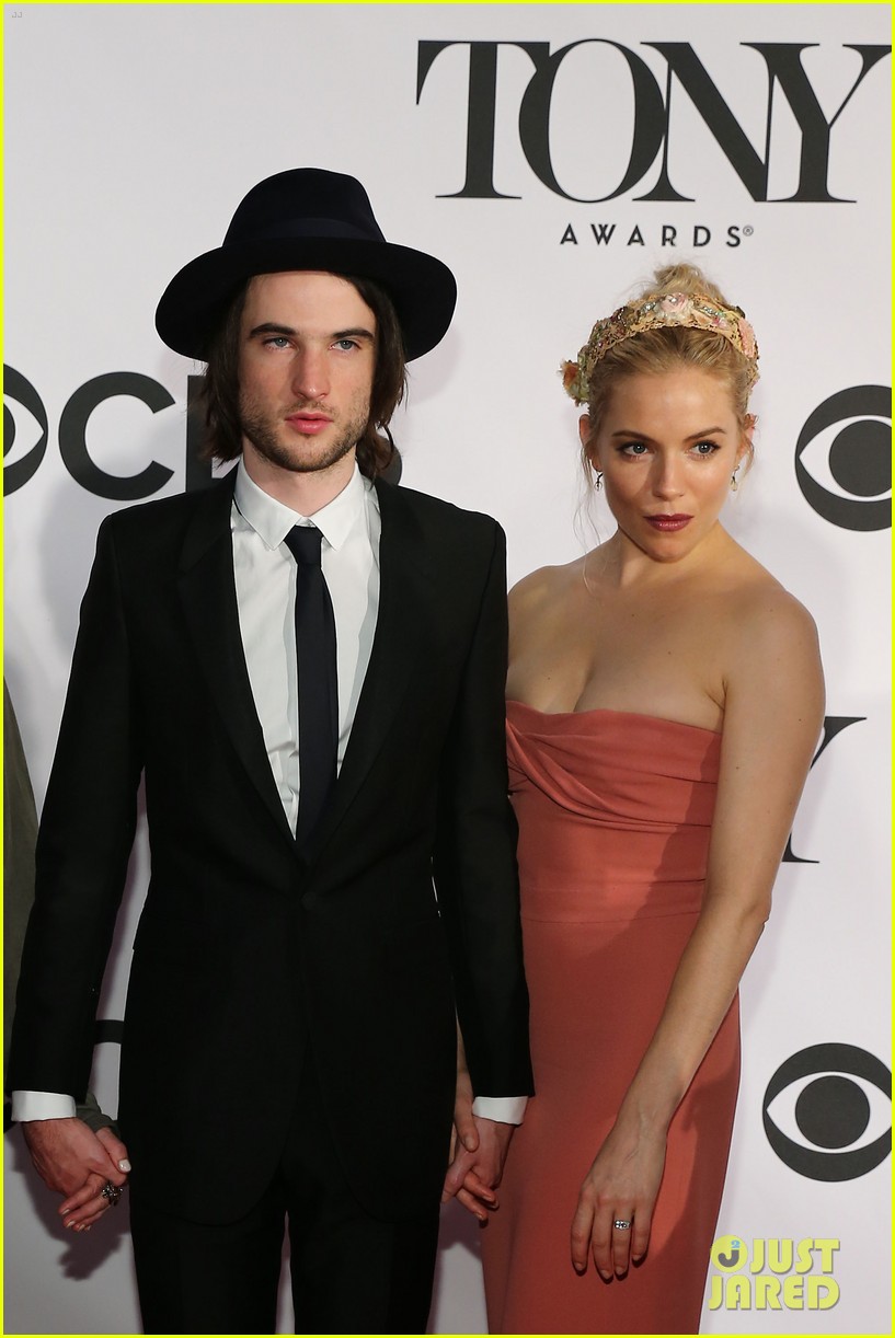 Sienna Miller & Tom Sturridge Split, End Engagement? Photo 3416746(02)