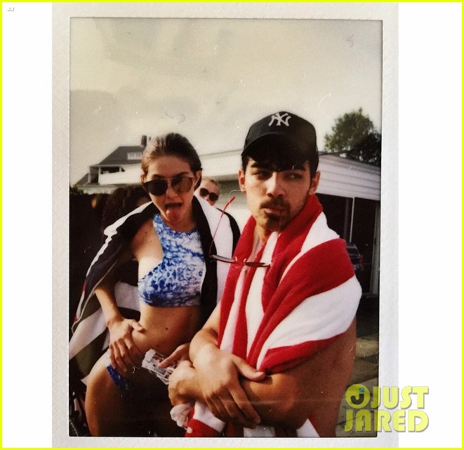 Taylor Swift Hosts StarStudded Fourth of July Party! Photo 3408368