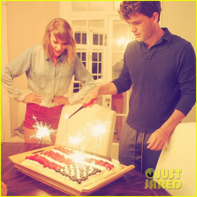 Taylor Swift Hosts StarStudded Fourth of July Party! Photo 3408369