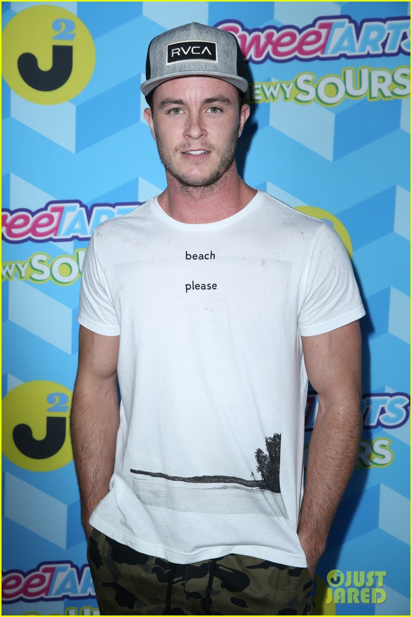 Bella Thorne & Gregg Sulkin Couple Up at Just Jared's Summer Bash