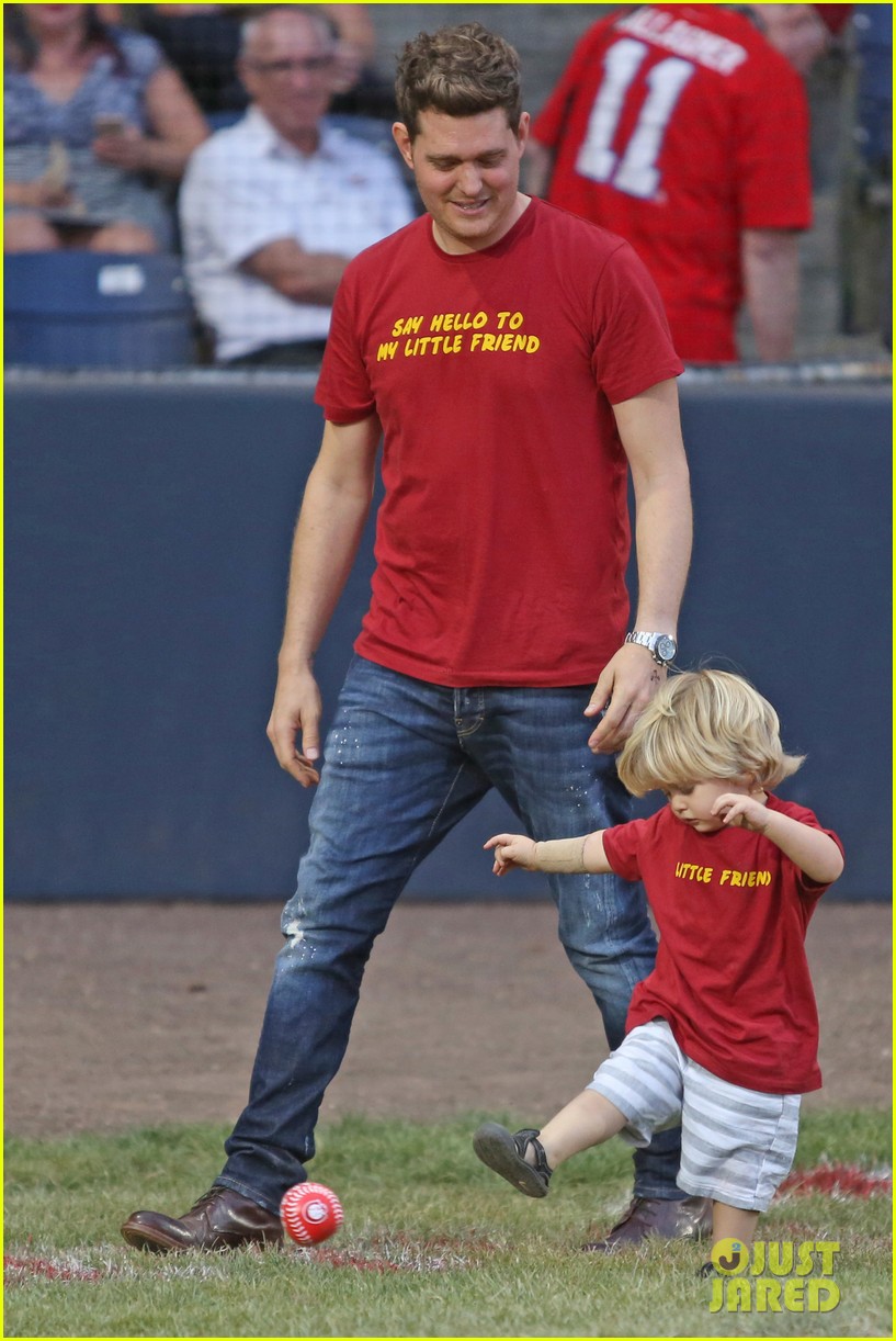 Michael Buble Throws Out First Pitch with Cutie Son Noah! Photo(02)