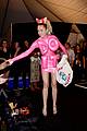 miley cyrus wears spandex do it dress in vmas press room 03
