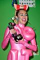 miley cyrus wears spandex do it dress in vmas press room 07