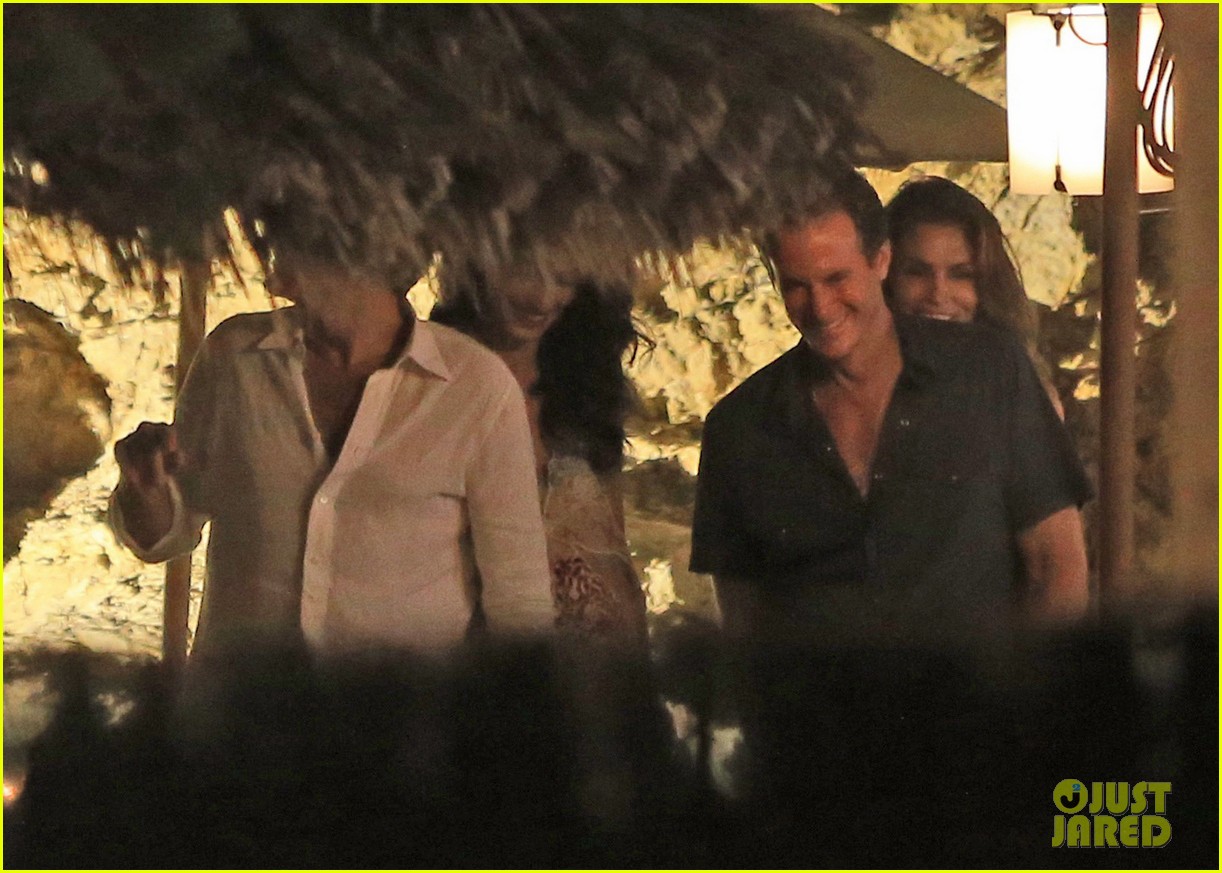 & Amal Clooney Double Date With Cindy Crawford & Rande Gerber in(02)