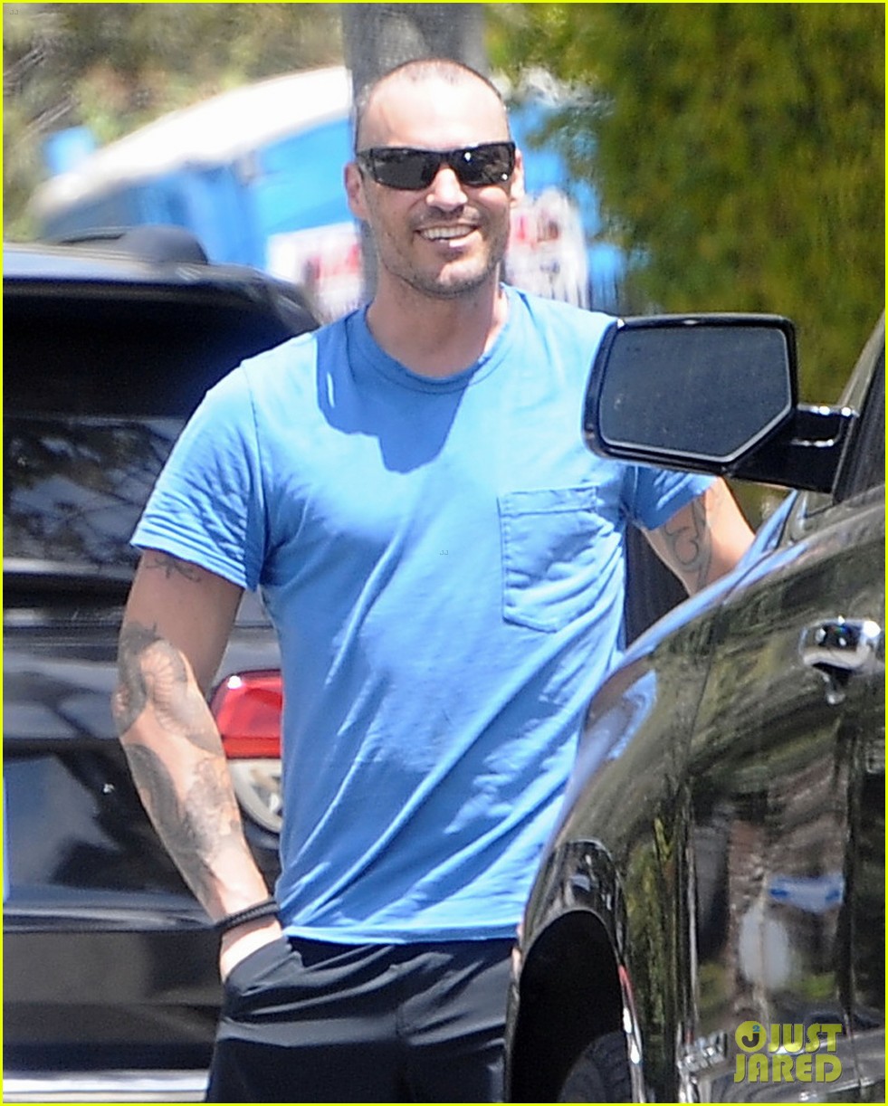 Brian Austin Green Debuts His Newly Shaved Head Photo 3430788 Brian(02)