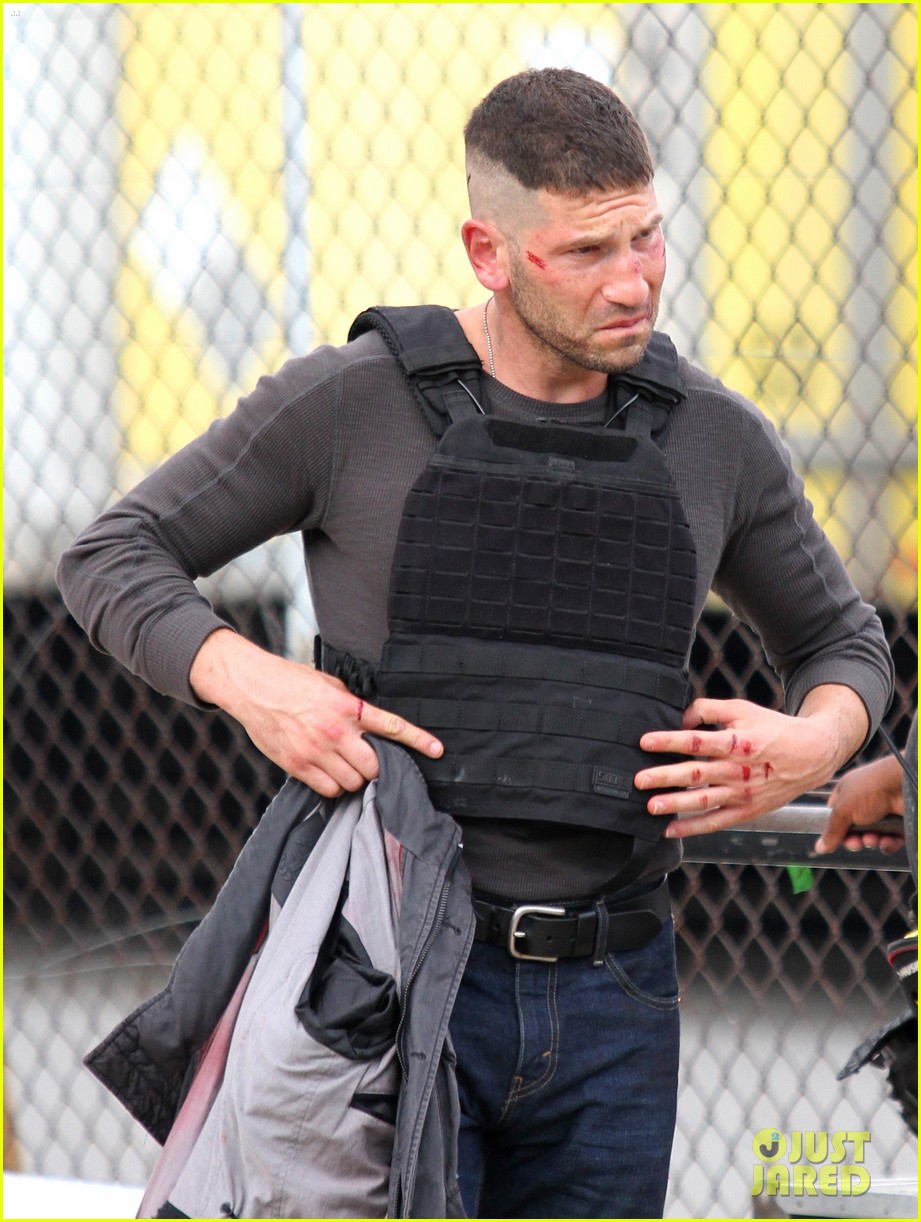 Jon Bernthal Films 'Daredevil' with Cuts on His Face Photo 3440722