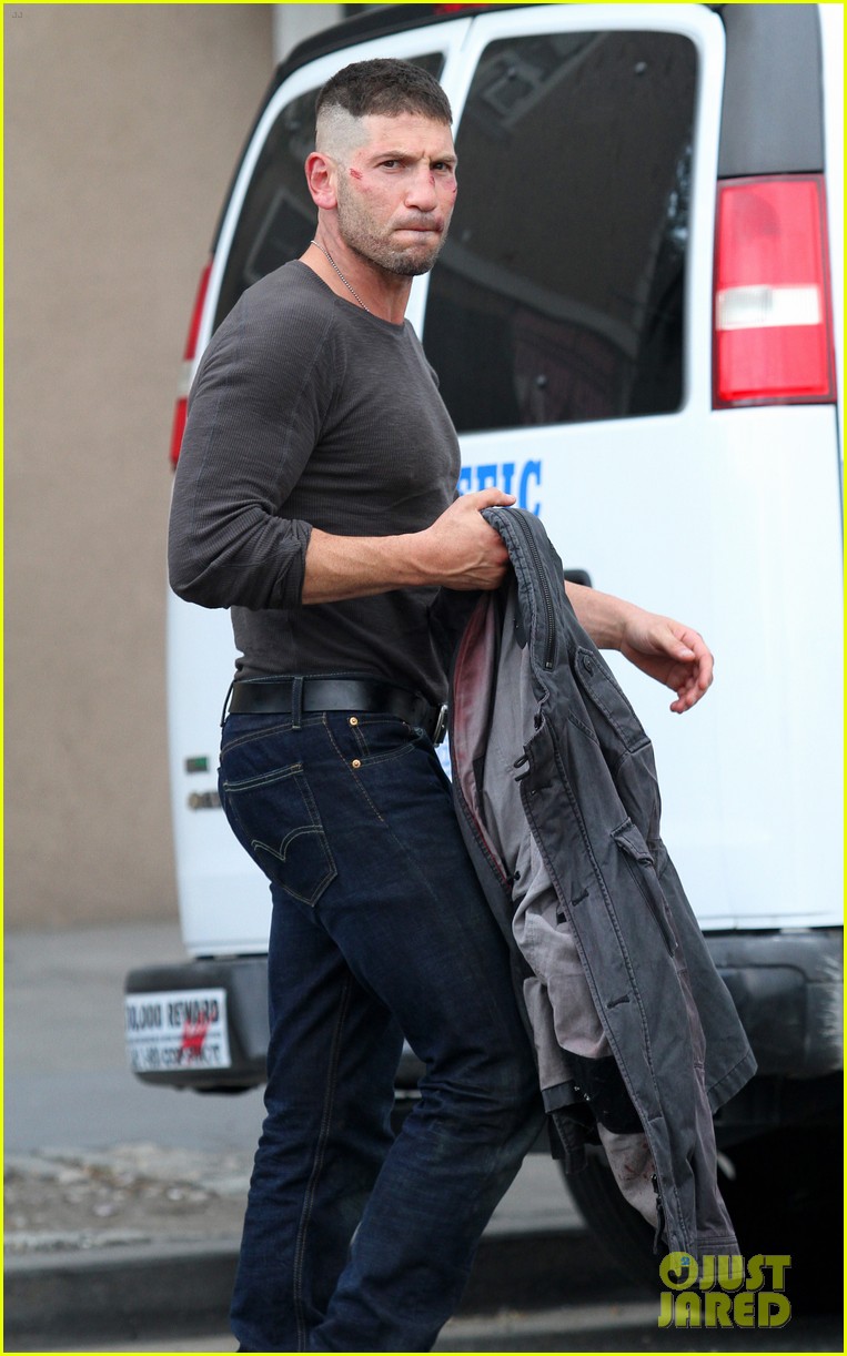 Jon Bernthal Films 'Daredevil' with Cuts on His Face Photo 3440729