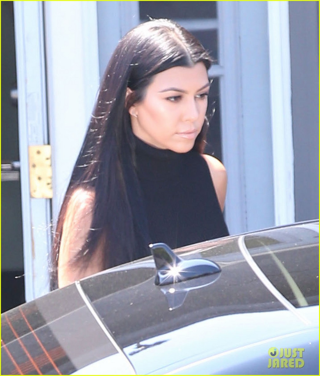 Kim Kardashian's Instagram Post Leads to FDA Warning Photo 3435824