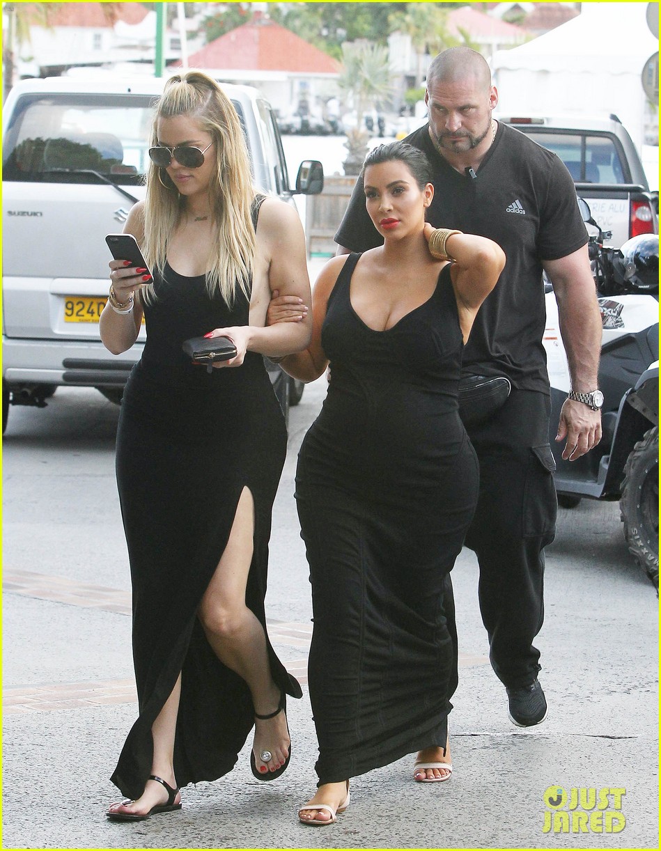 Kim Kardashian & Her Family Spotted on Vacation in St. Barts! Photo