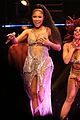 nicki minaj meek mill kiss on stage 20