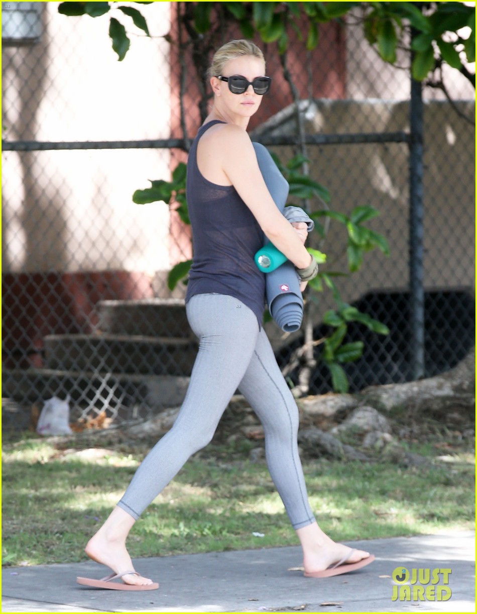 Charlize Theron Hits Yoga Class After Adopting Baby Girl: Photo 3431336