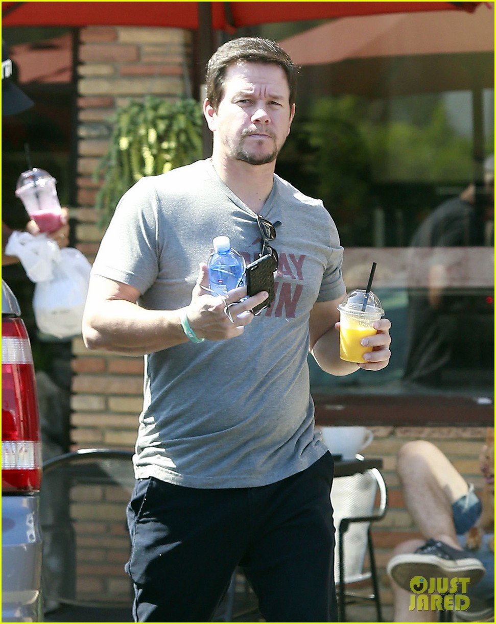 Mark Wahlberg Celebrates Christmas in August Photo 3448593 Mark